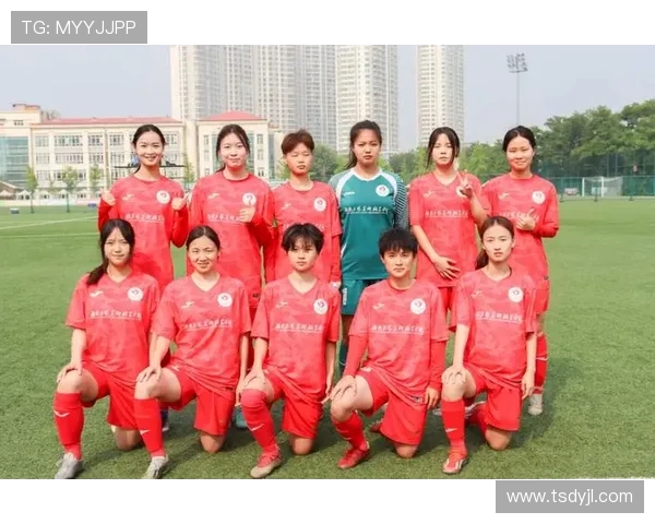 西航二校 U13 女足勇夺区赛冠军！技术与意志铸就青春荣耀